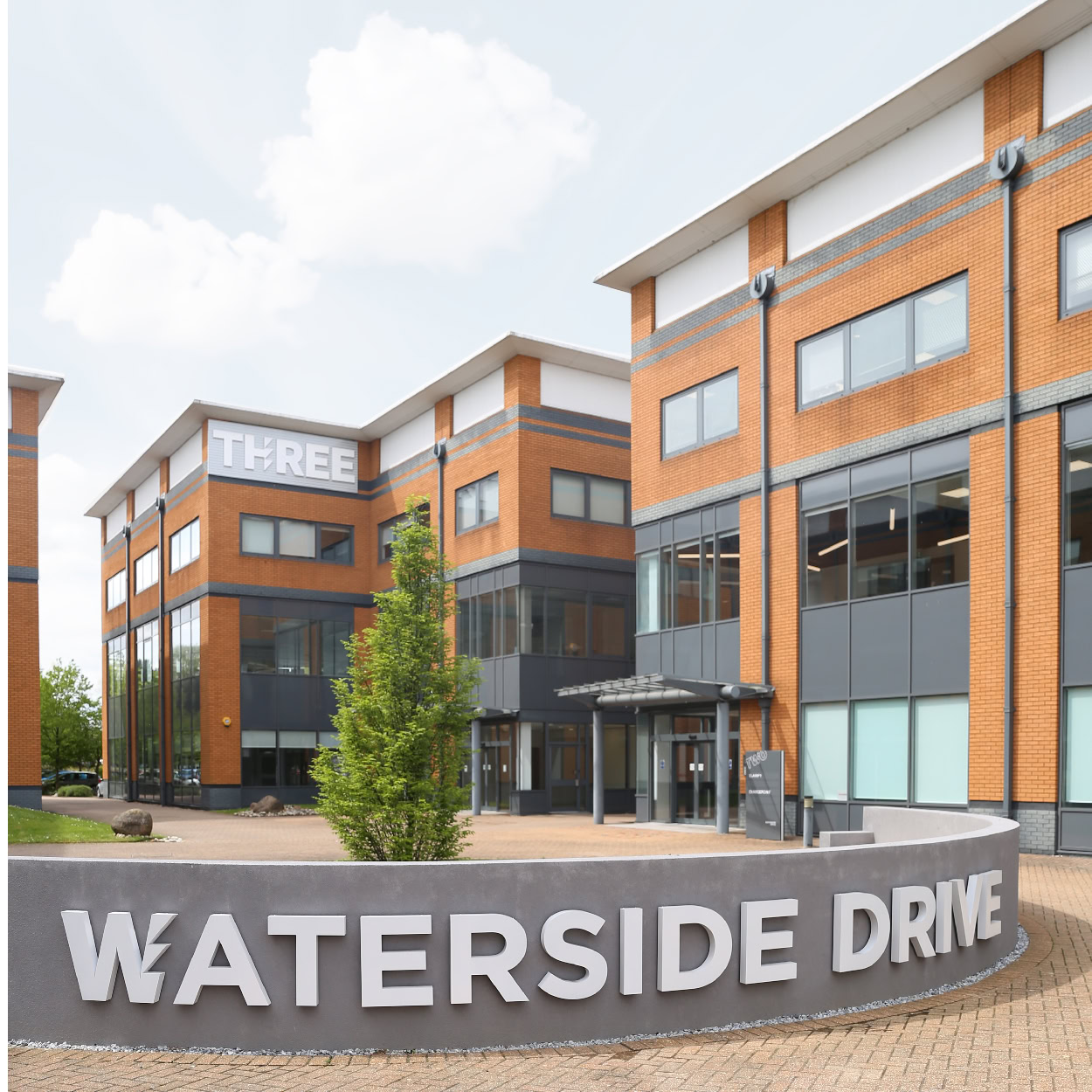 Close-up of the expanded mesh AC300 ceiling system at 1 cavendish Place.